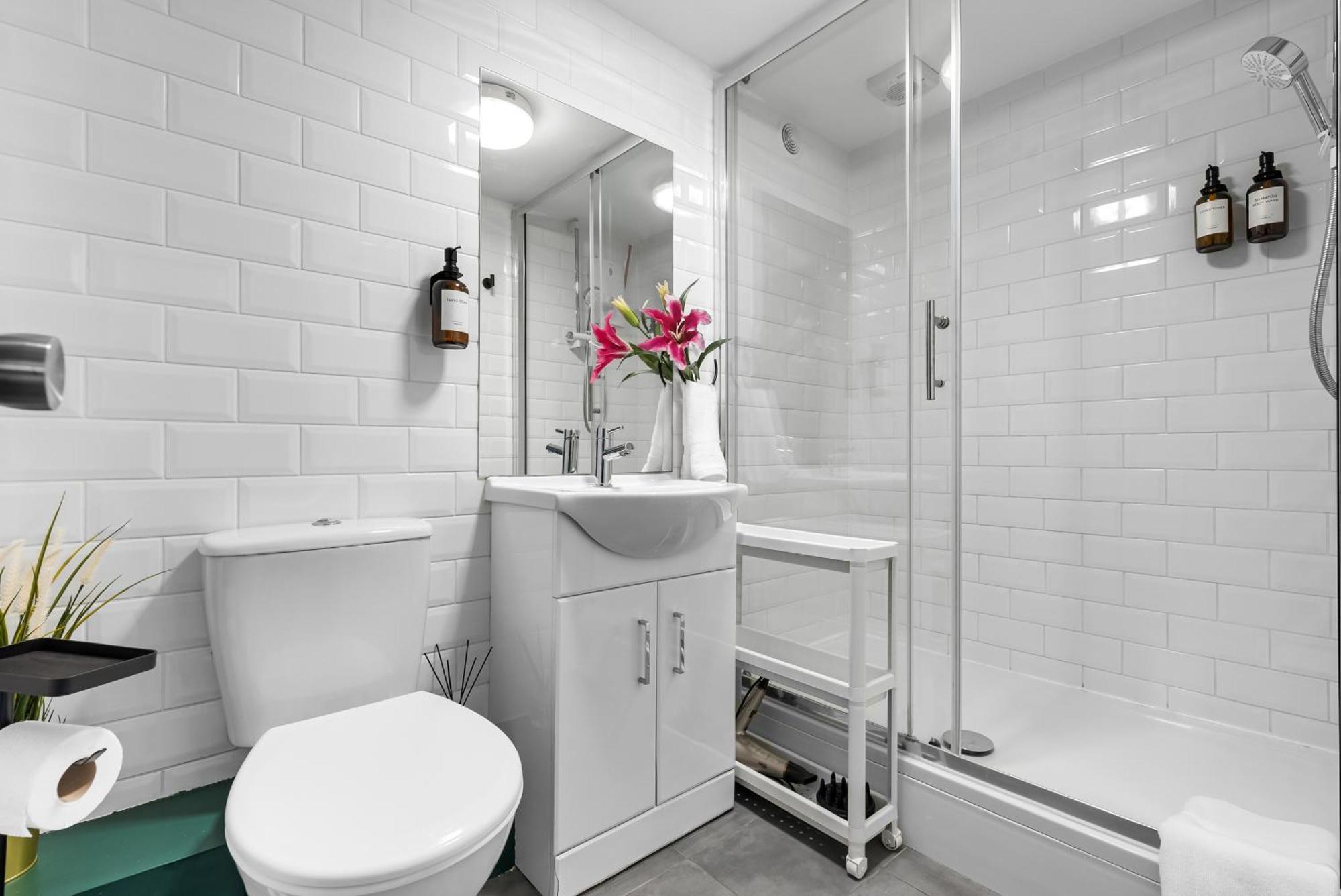 Chic 2 Bedroom Apartment Near Liverpool Street By Gold Stays Londen Buitenkant foto