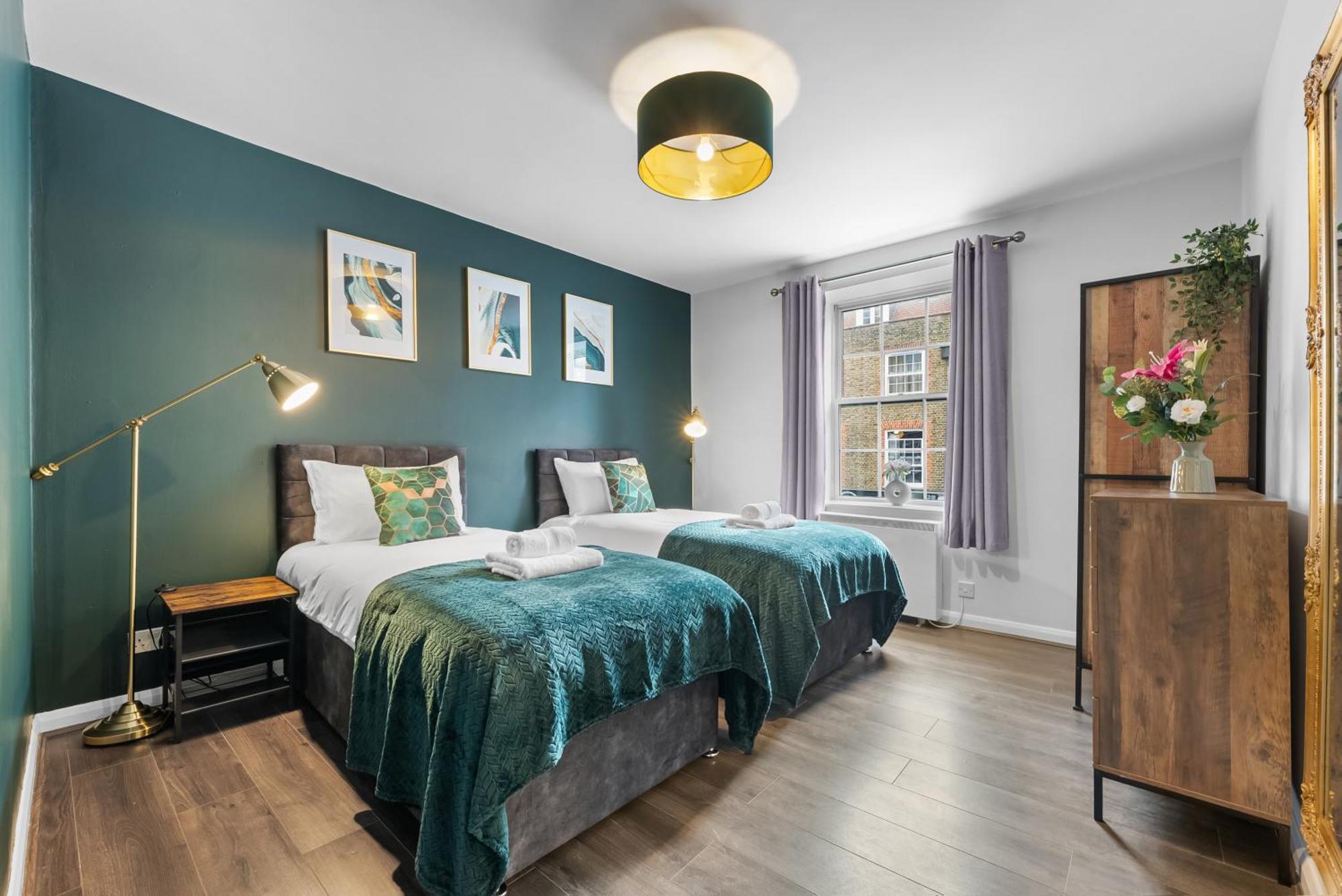 Chic 2 Bedroom Apartment Near Liverpool Street By Gold Stays Londen Buitenkant foto
